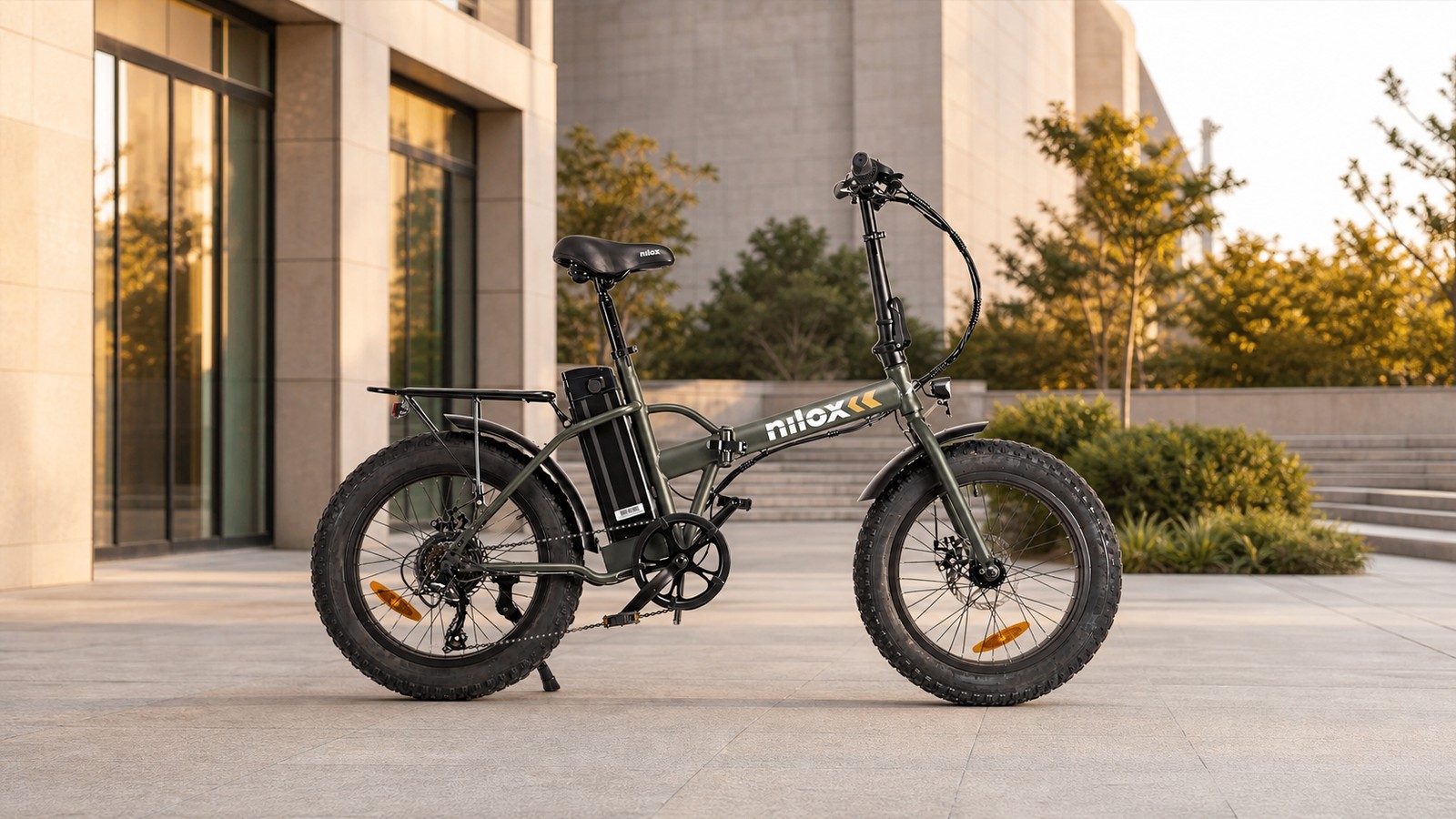 Nilox X8 Plus completa in una piazza urbana al mattino