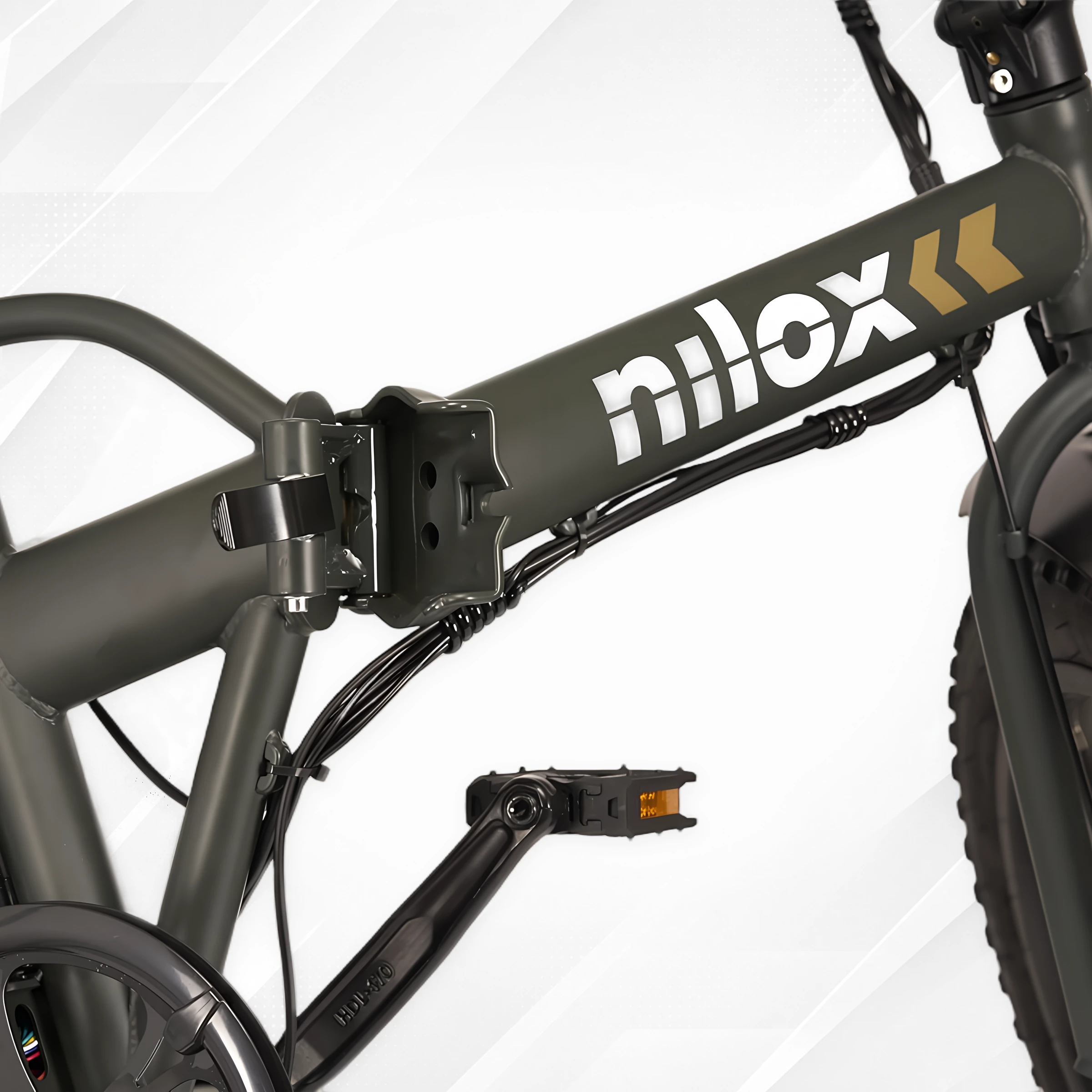 Cerniera centrale del telaio Nilox X8 Plus con leva di chiusura e cablaggi