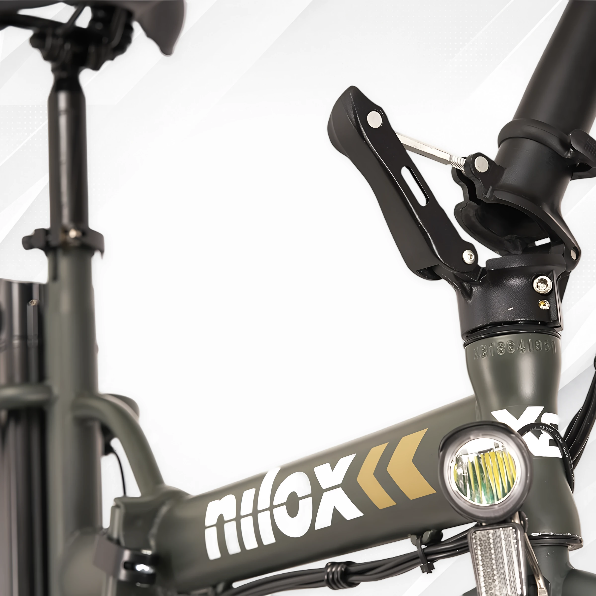 Meccanismo di chiusura del tubo manubrio e luce anteriore della Nilox X8 Plus